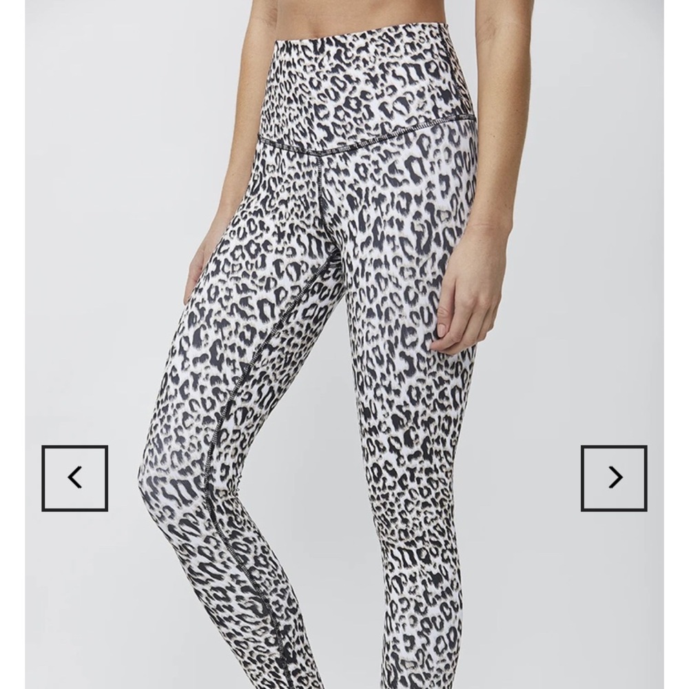 BNWT DYI LEOPARD LEGGINGS SIZE LARGE
